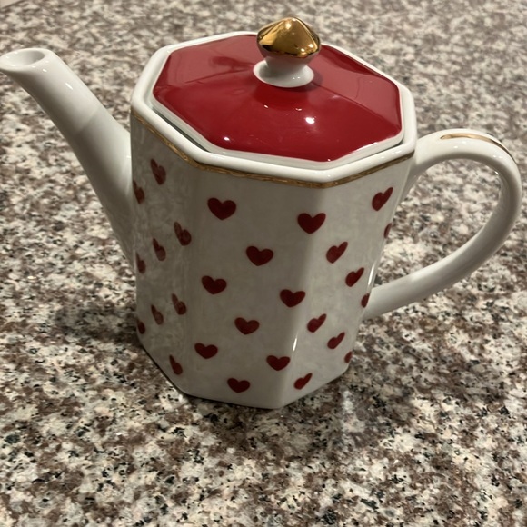 Grace Teaware Teapot with strainer.  Heart design - Picture 2 of 5